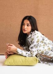 A model in Sophie silk pajama set – classic women’s sleepwear by LaRosa