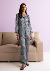 A model in Everly silk pajama set – lightweight summer nightwear by LaRosa