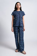 Erin – LaRosa Night Wears for Women – Cotton Summer Sets Collection | Larosawears | Shop Online – Front View.
Woman wearing a blue patterned outfit on a white background